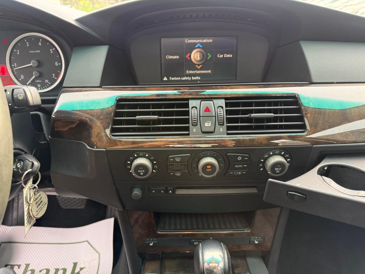 2005 BMW 5 Series 4dr Sdn 530i Photo
