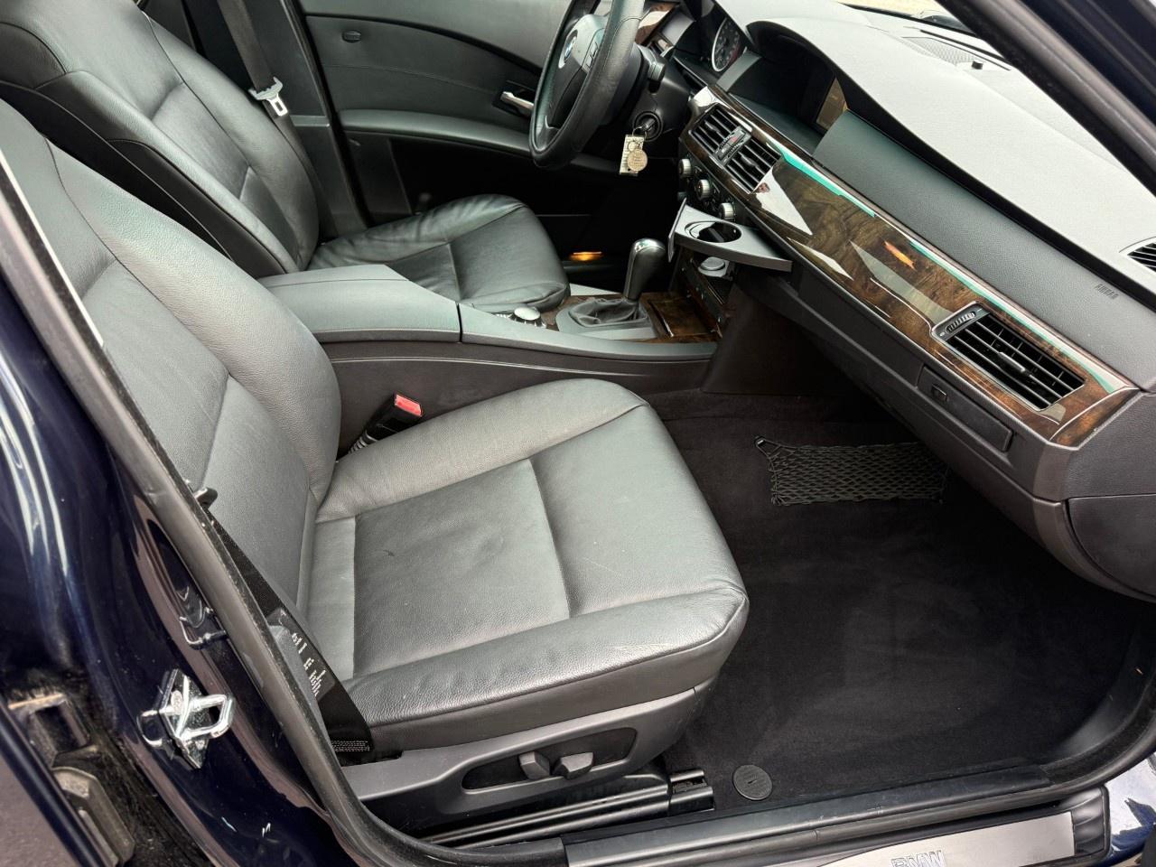 2005 BMW 5 Series 4dr Sdn 530i Photo
