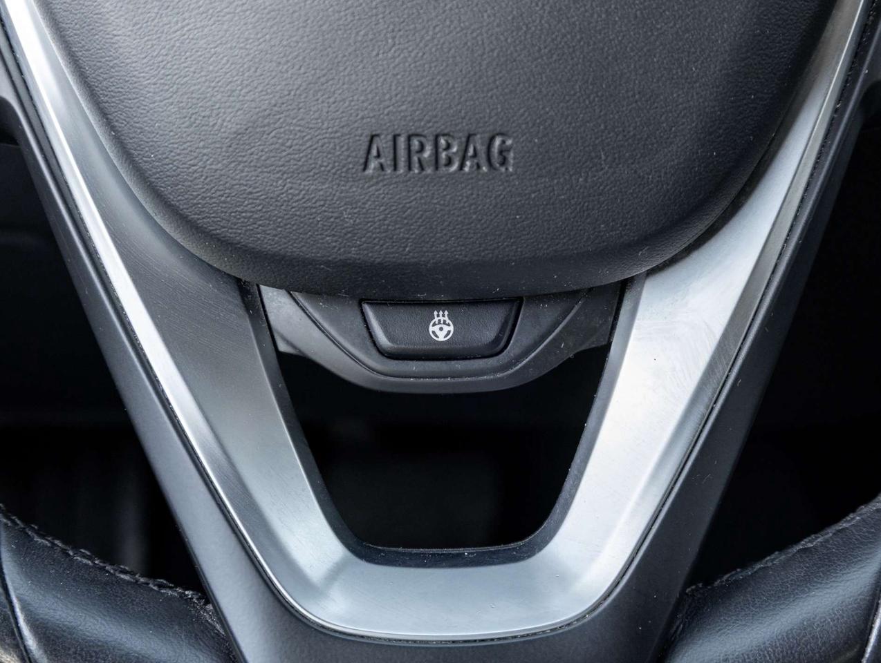 2020 BMW 3 Series 330i xDrive North America, Nav, Camera Photo