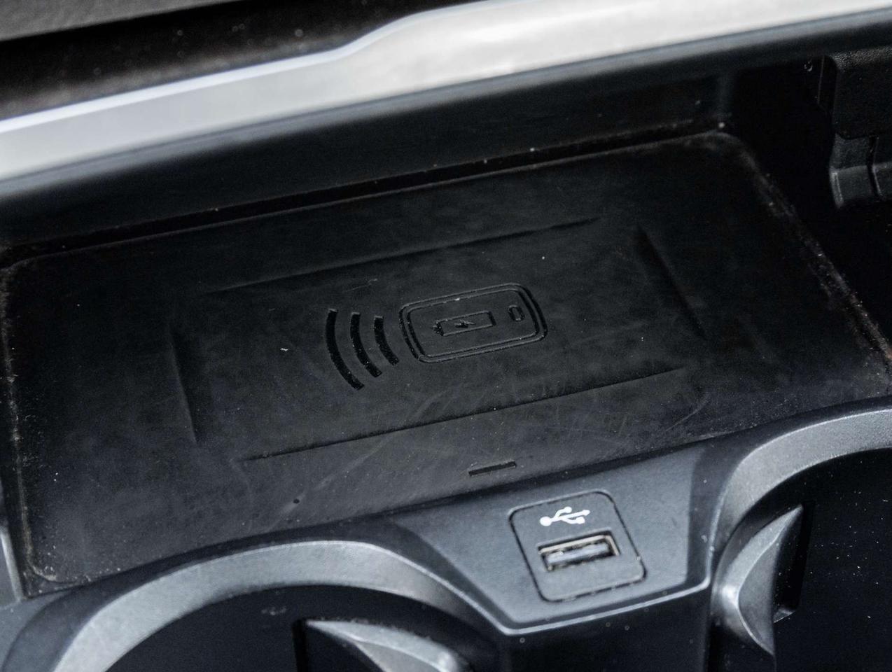 2020 BMW 3 Series 330i xDrive North America, Nav, Camera Photo