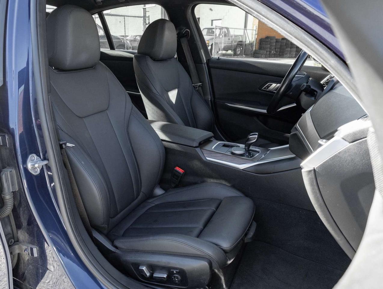 2020 BMW 3 Series 330i xDrive North America, Nav, Camera Photo