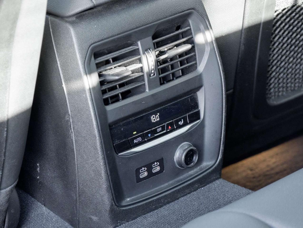 2020 BMW 3 Series 330i xDrive North America, Nav, Camera Photo