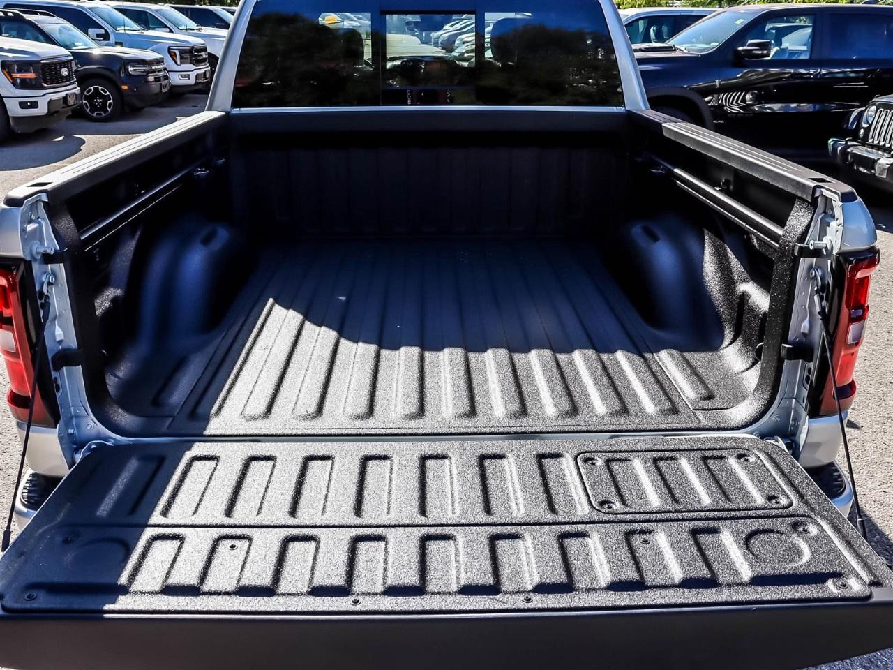 2027 RAM 1500 SPORT 4X4 CREW CAB 5'7" BOX Photo