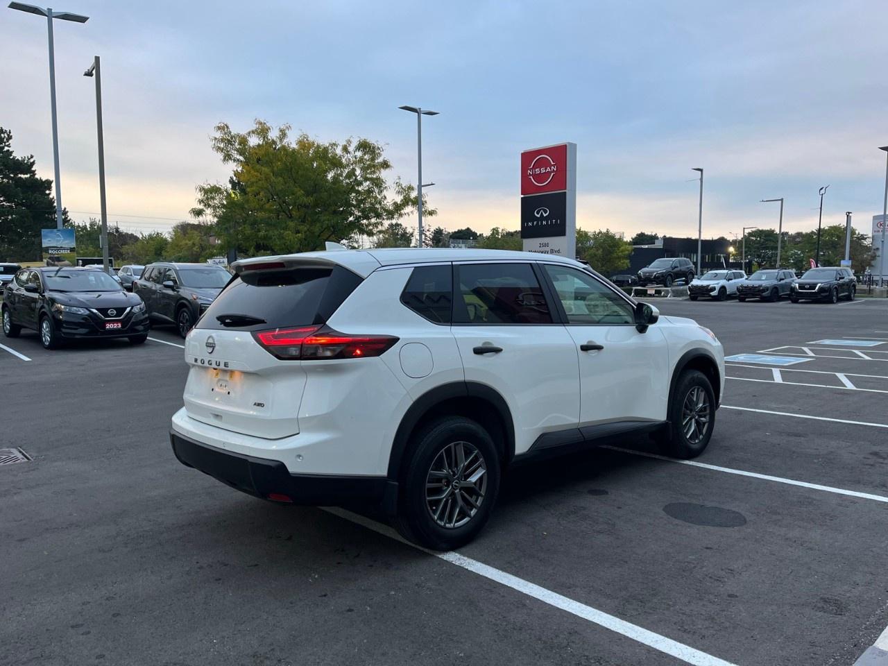 2025 Nissan Rogue AWD S Photo4