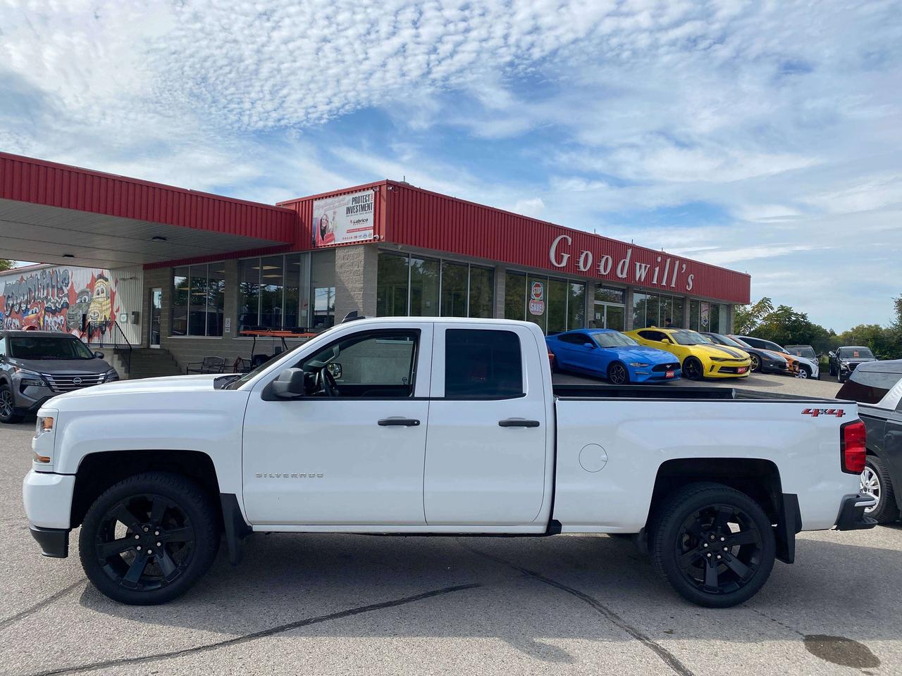 2018 Chevrolet Silverado 1500 22" WHEELS, 4X4, LOCAL TRADE, BACK UP CAMERA! Photo