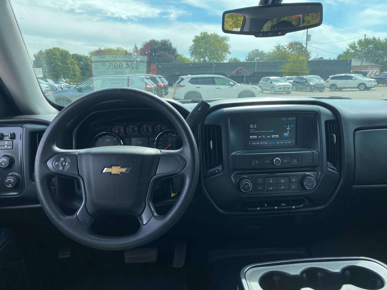 2018 Chevrolet Silverado 1500 22" WHEELS, 4X4, LOCAL TRADE, BACK UP CAMERA! Photo