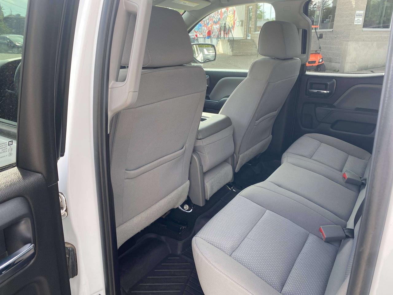 2018 Chevrolet Silverado 1500 22" WHEELS, 4X4, LOCAL TRADE, BACK UP CAMERA! Photo