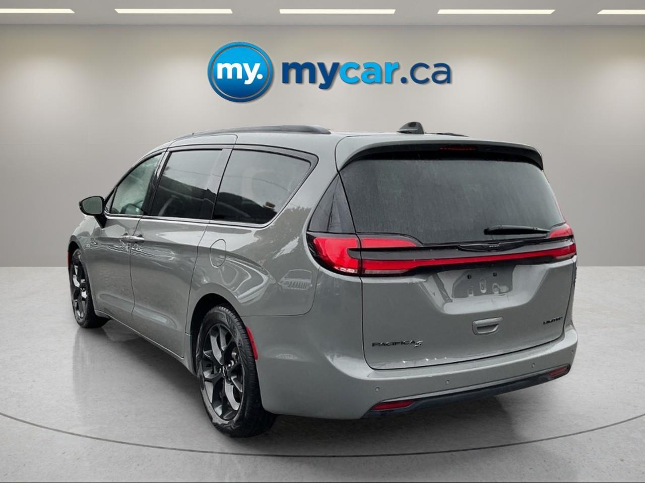 2025 Chrysler Pacifica Limited Front-Wheel Drive Passenger Van Photo3