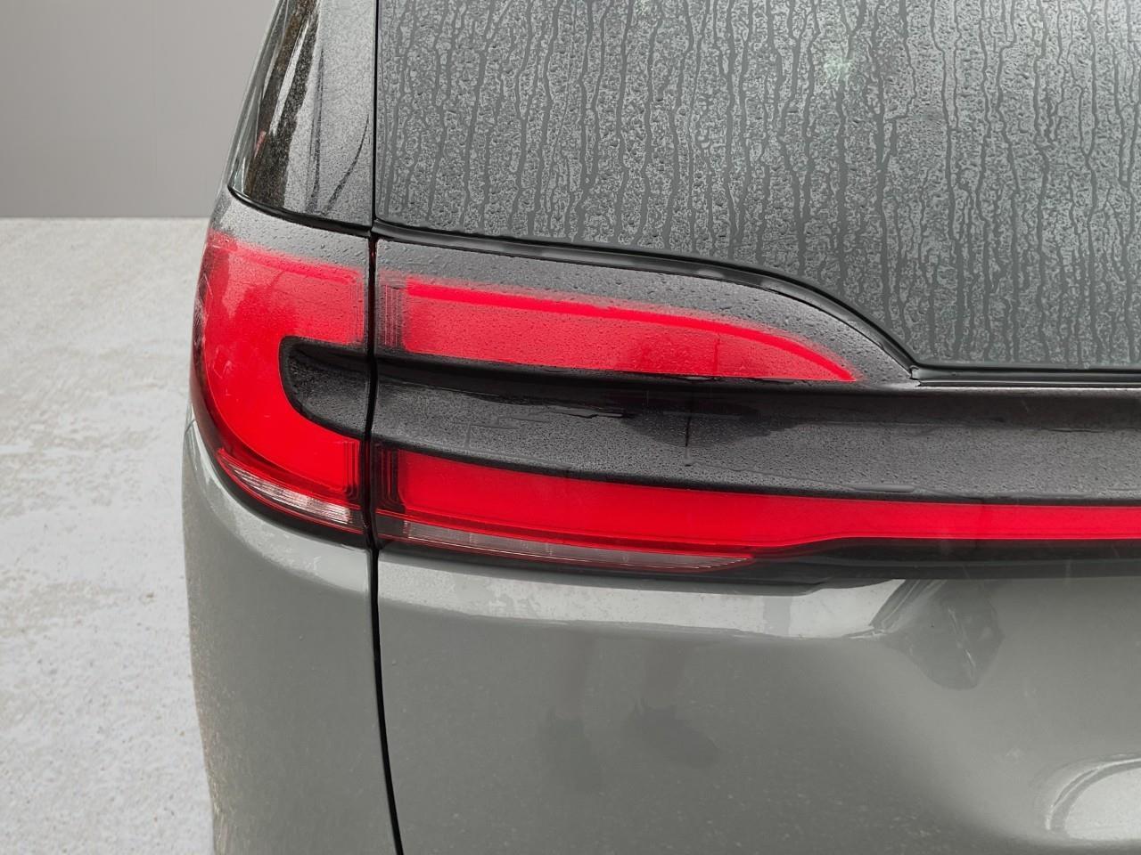 2025 Chrysler Pacifica Limited Front-Wheel Drive Passenger Van Photo