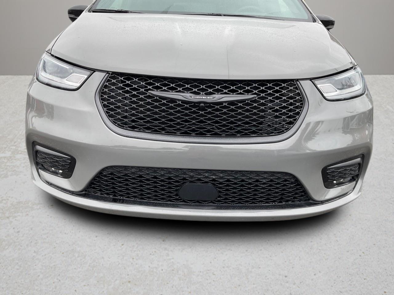 2025 Chrysler Pacifica Limited Front-Wheel Drive Passenger Van Photo