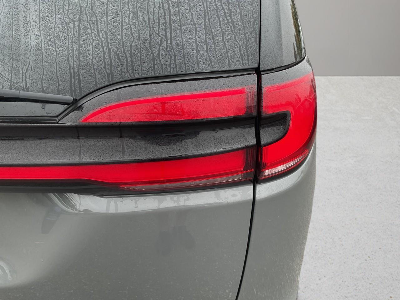 2025 Chrysler Pacifica Limited Front-Wheel Drive Passenger Van Photo