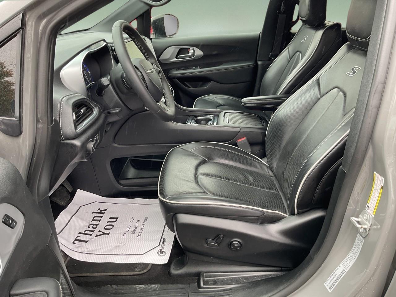 2025 Chrysler Pacifica Limited Front-Wheel Drive Passenger Van Photo