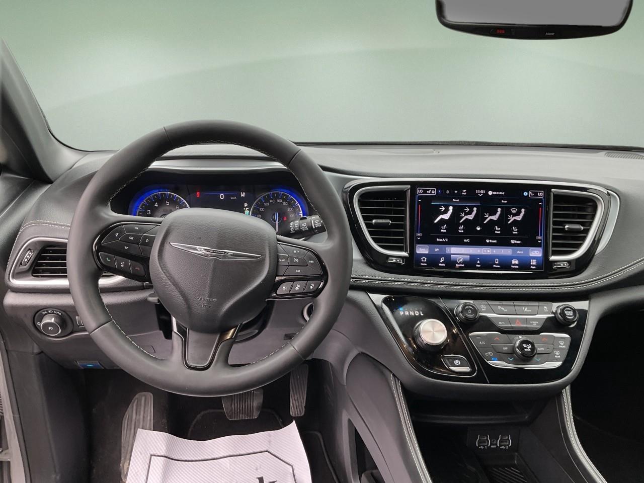 2025 Chrysler Pacifica Limited Front-Wheel Drive Passenger Van Photo