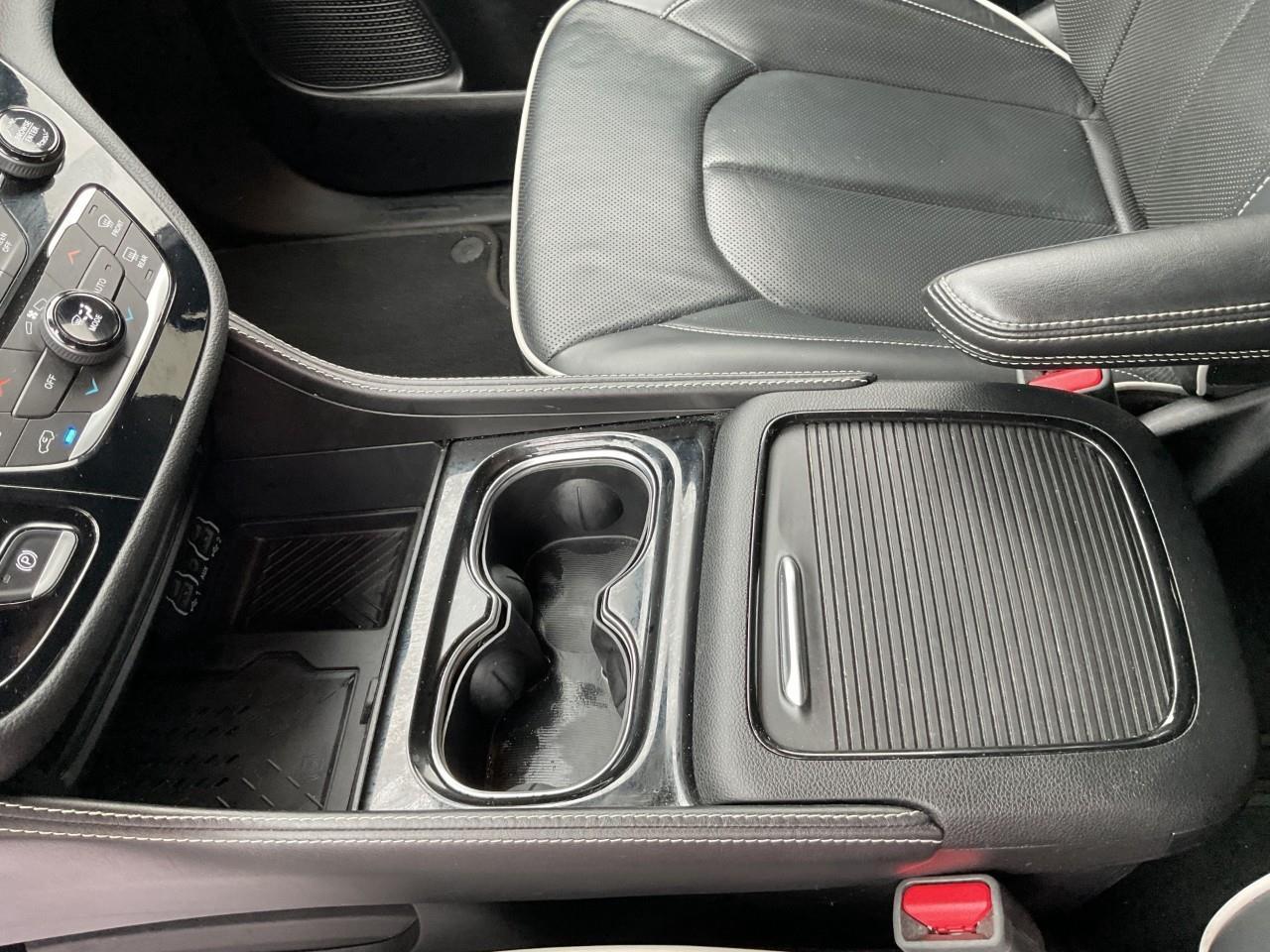 2025 Chrysler Pacifica Limited Front-Wheel Drive Passenger Van Photo