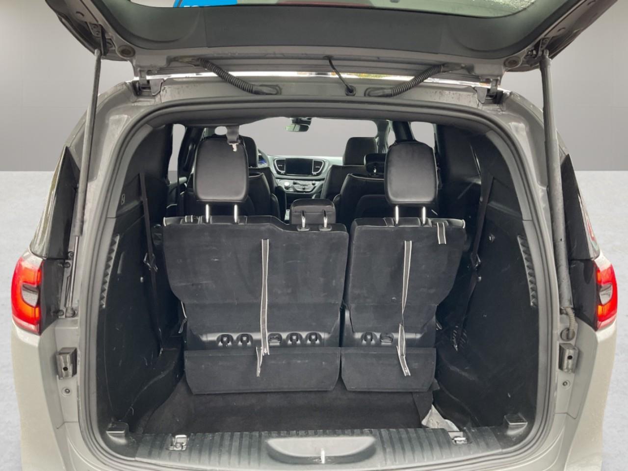 2025 Chrysler Pacifica Limited Front-Wheel Drive Passenger Van Photo