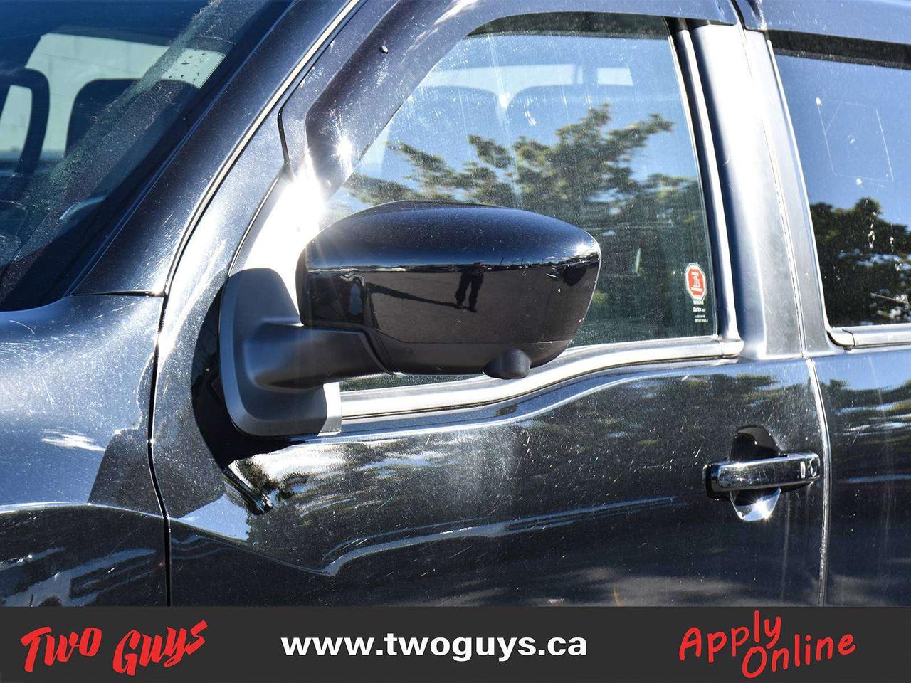 2022 Nissan Frontier PRO-4X LUXURY   3.8L Crew 4WD   Leather   Sunroof Photo