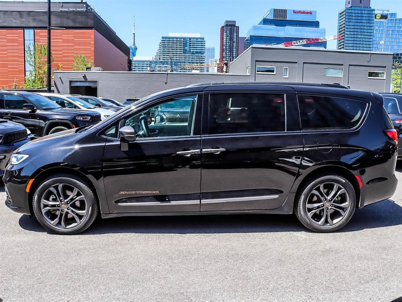 2024 Chrysler Pacifica Touring-L AWD Photo