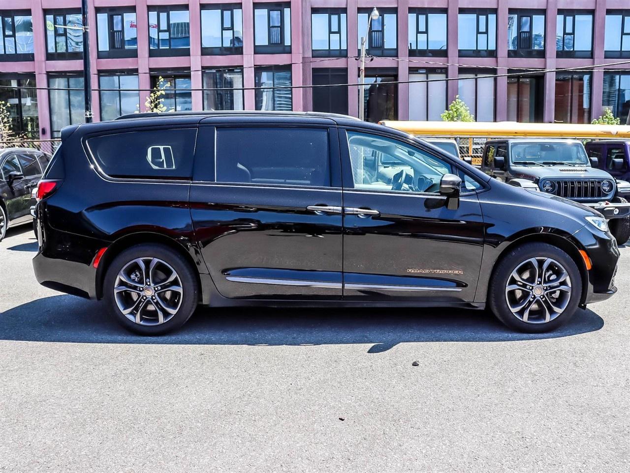 2024 Chrysler Pacifica Touring-L AWD Photo