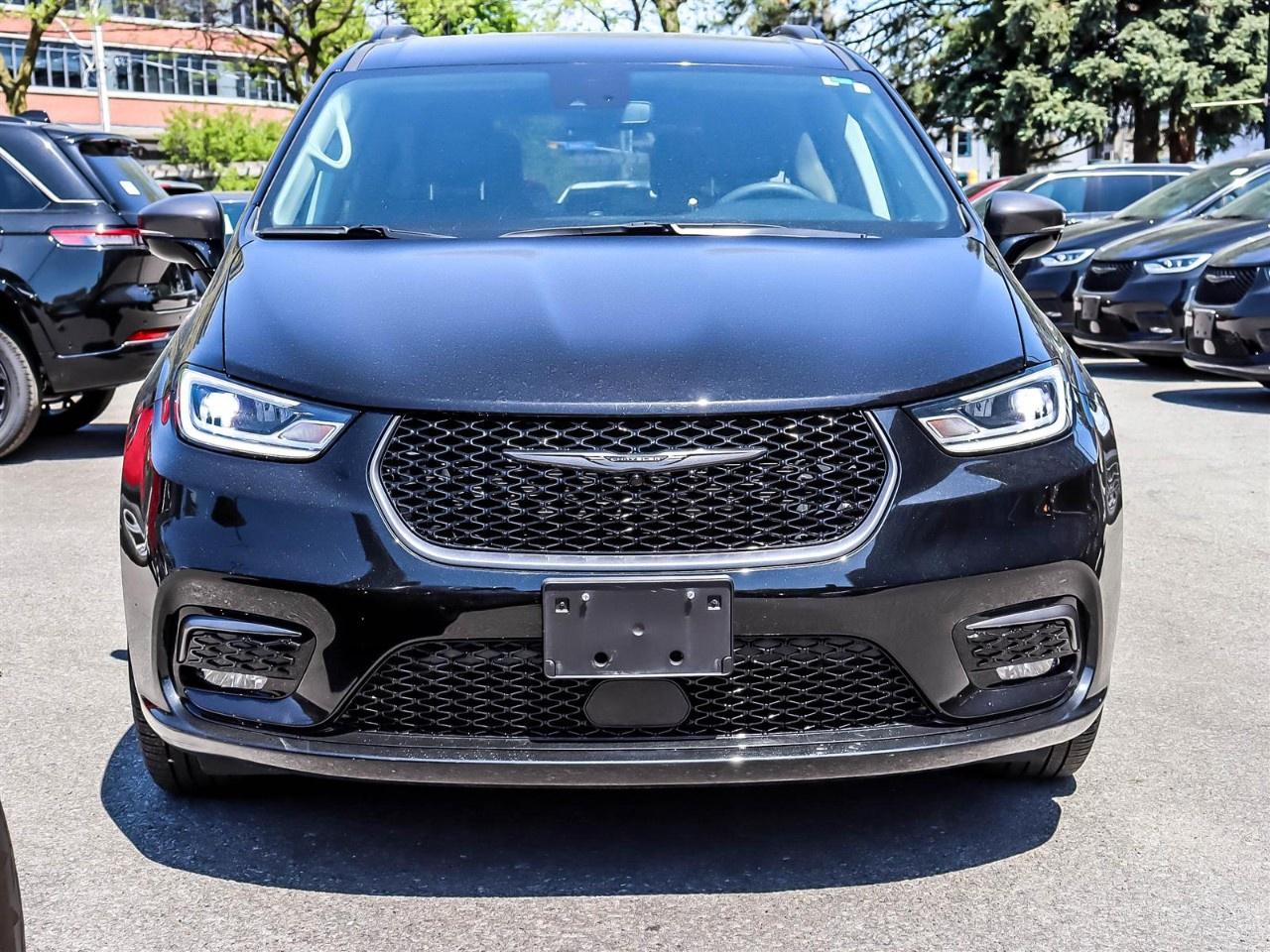 2024 Chrysler Pacifica Touring-L AWD Photo1