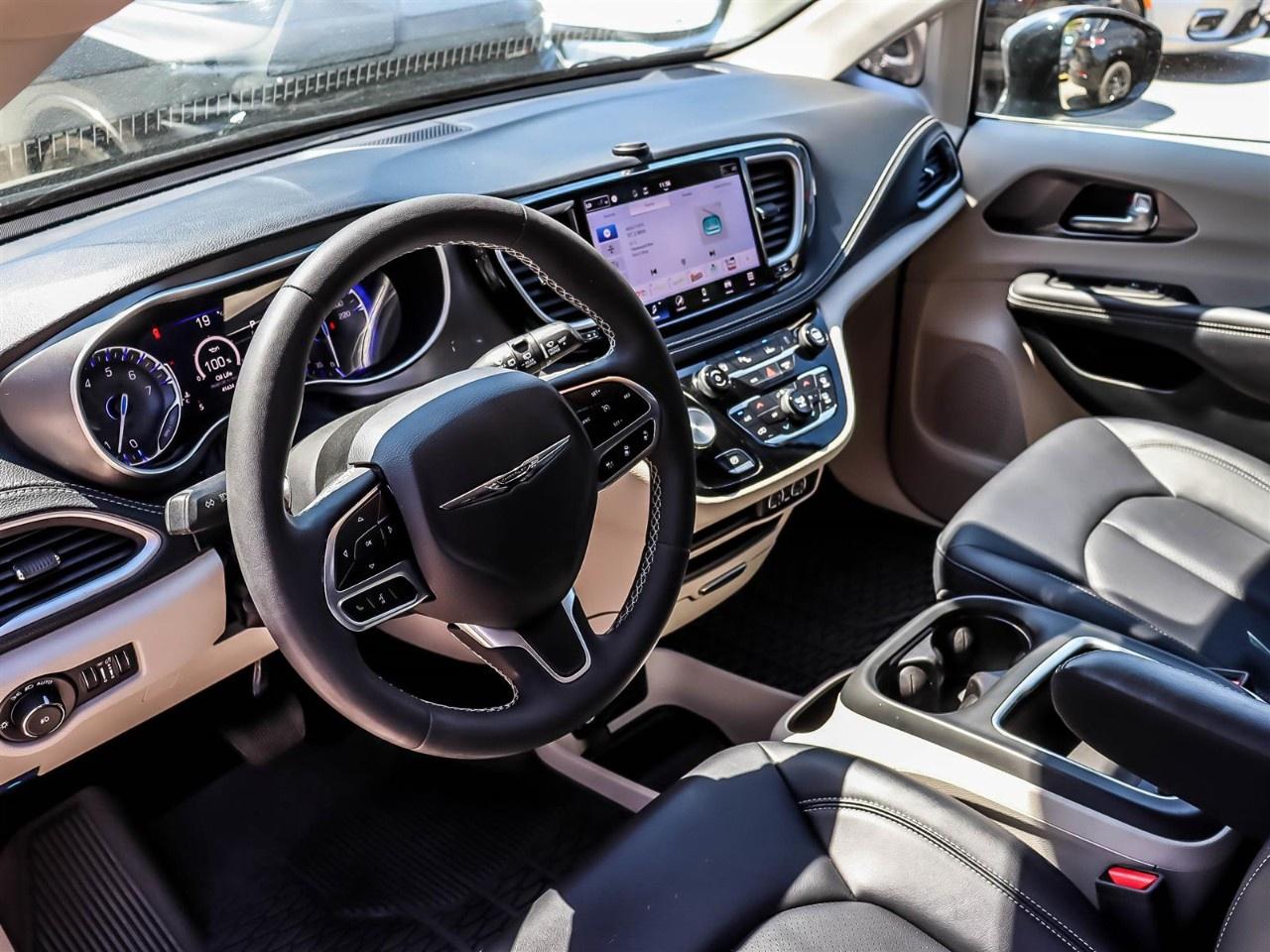 2024 Chrysler Pacifica Touring-L AWD Photo