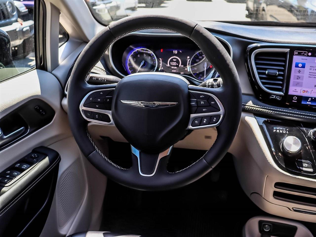 2024 Chrysler Pacifica Touring-L AWD Photo