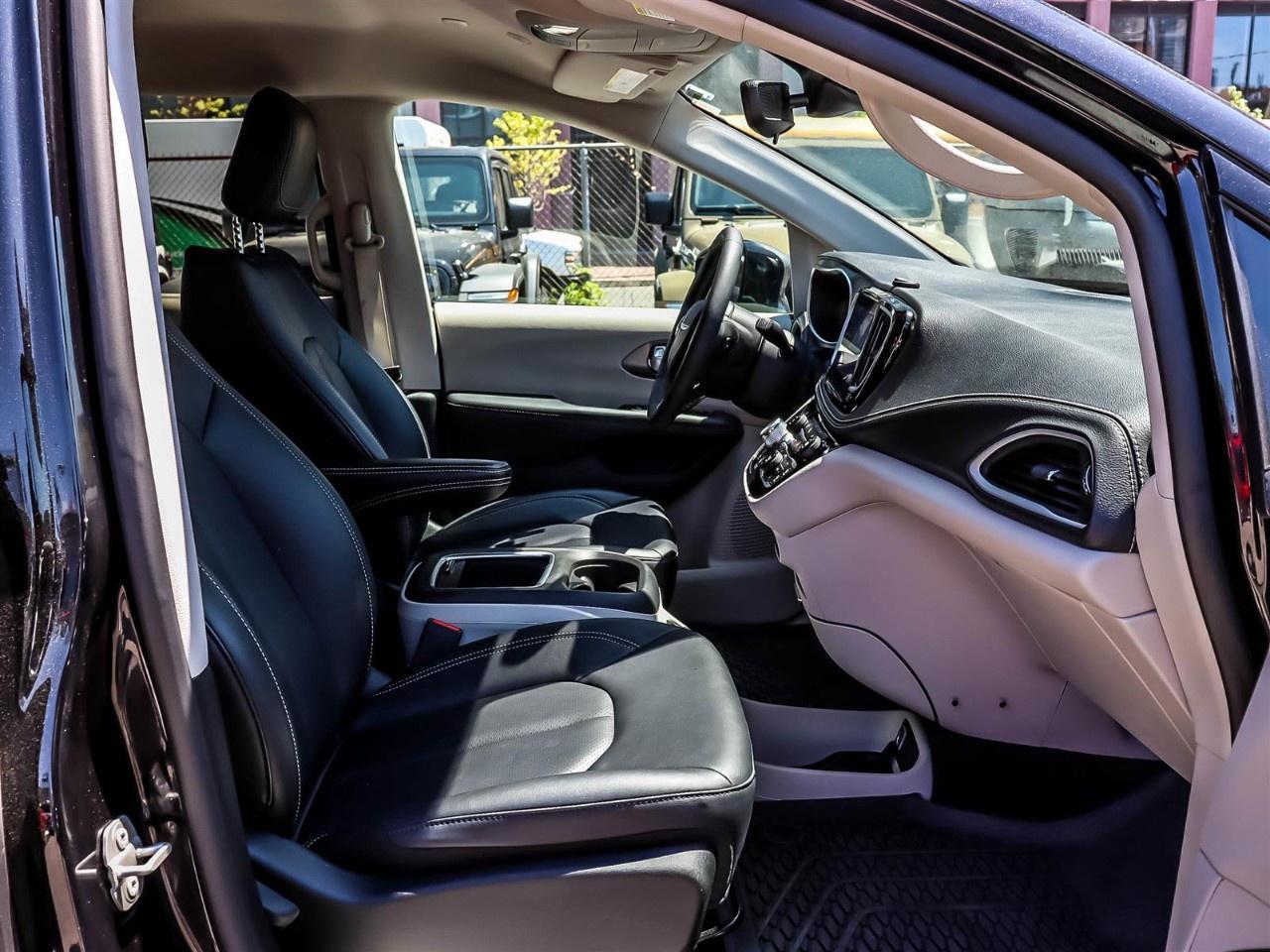 2024 Chrysler Pacifica Touring-L AWD Photo