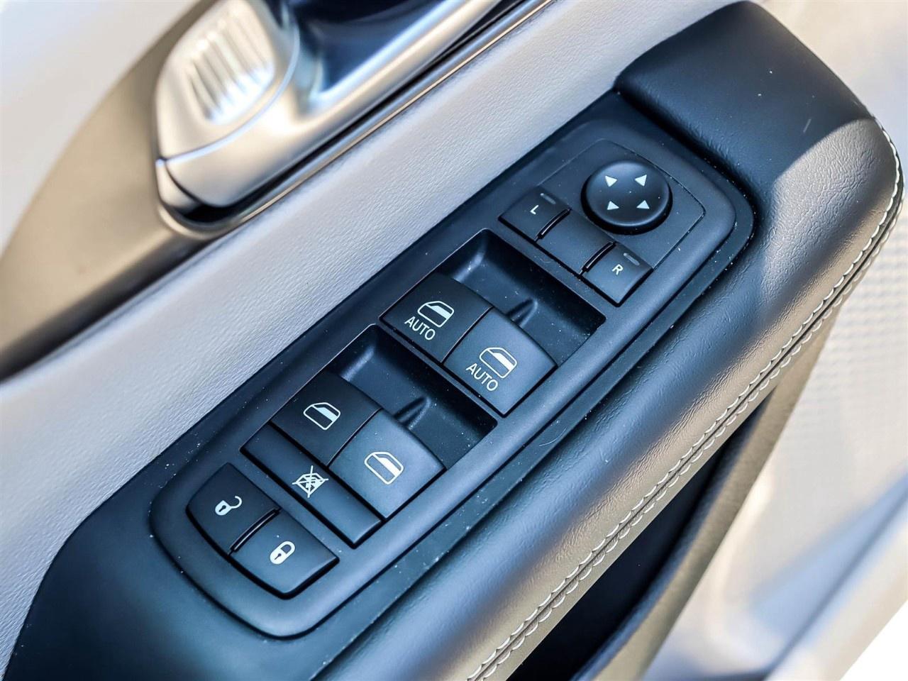2024 Chrysler Pacifica Touring-L AWD Photo