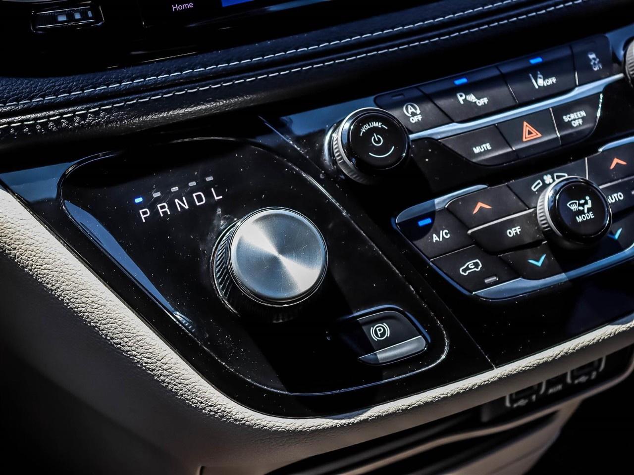 2024 Chrysler Pacifica Touring-L AWD Photo