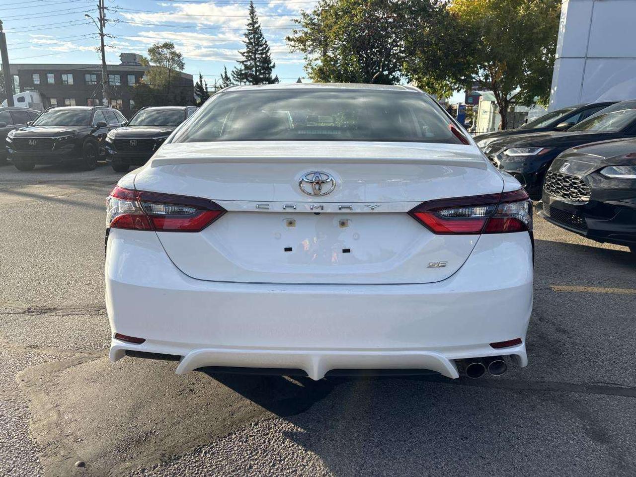 2023 Toyota Camry SE Low Mileage Photo