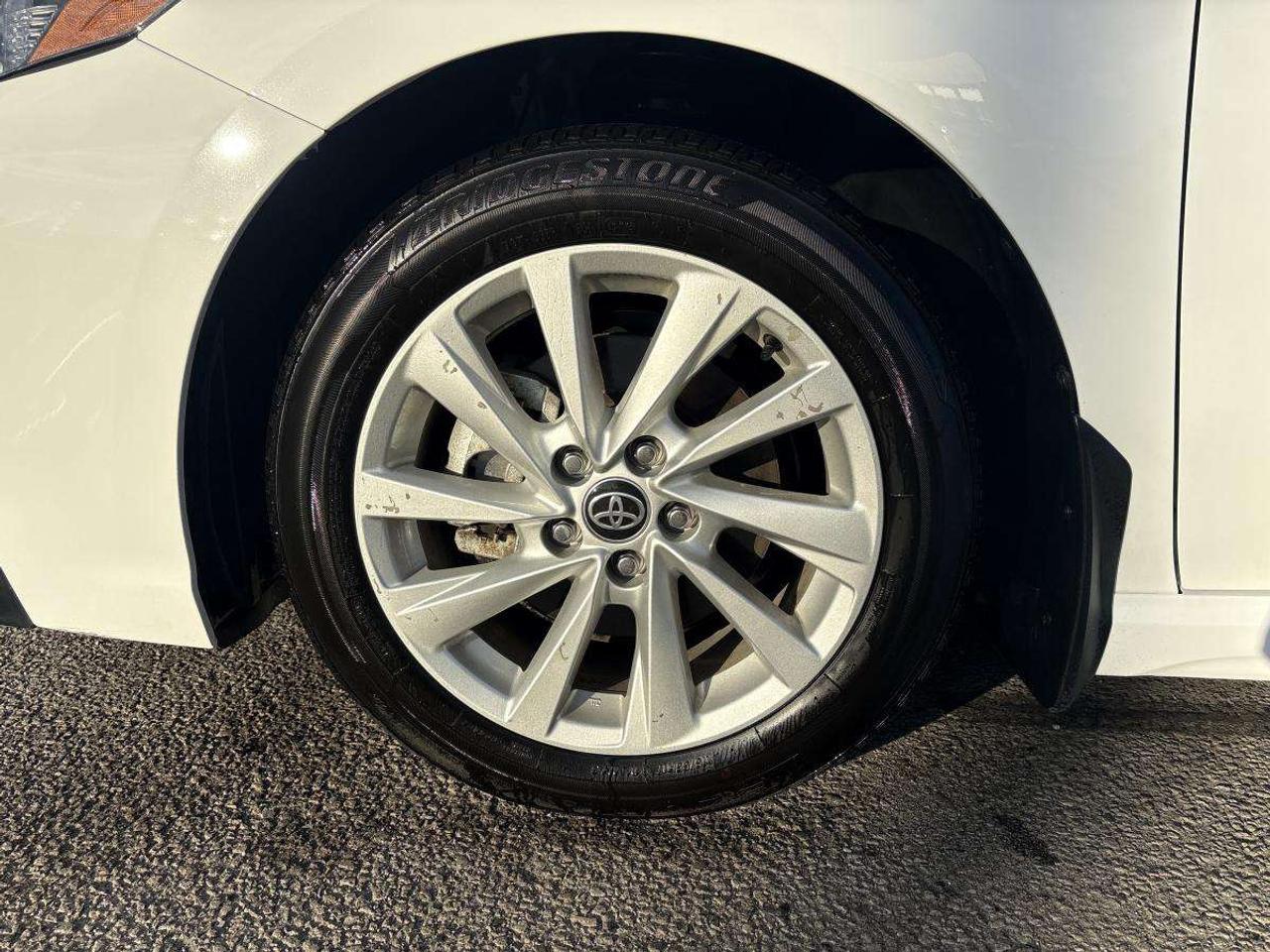 2023 Toyota Camry SE Low Mileage Photo