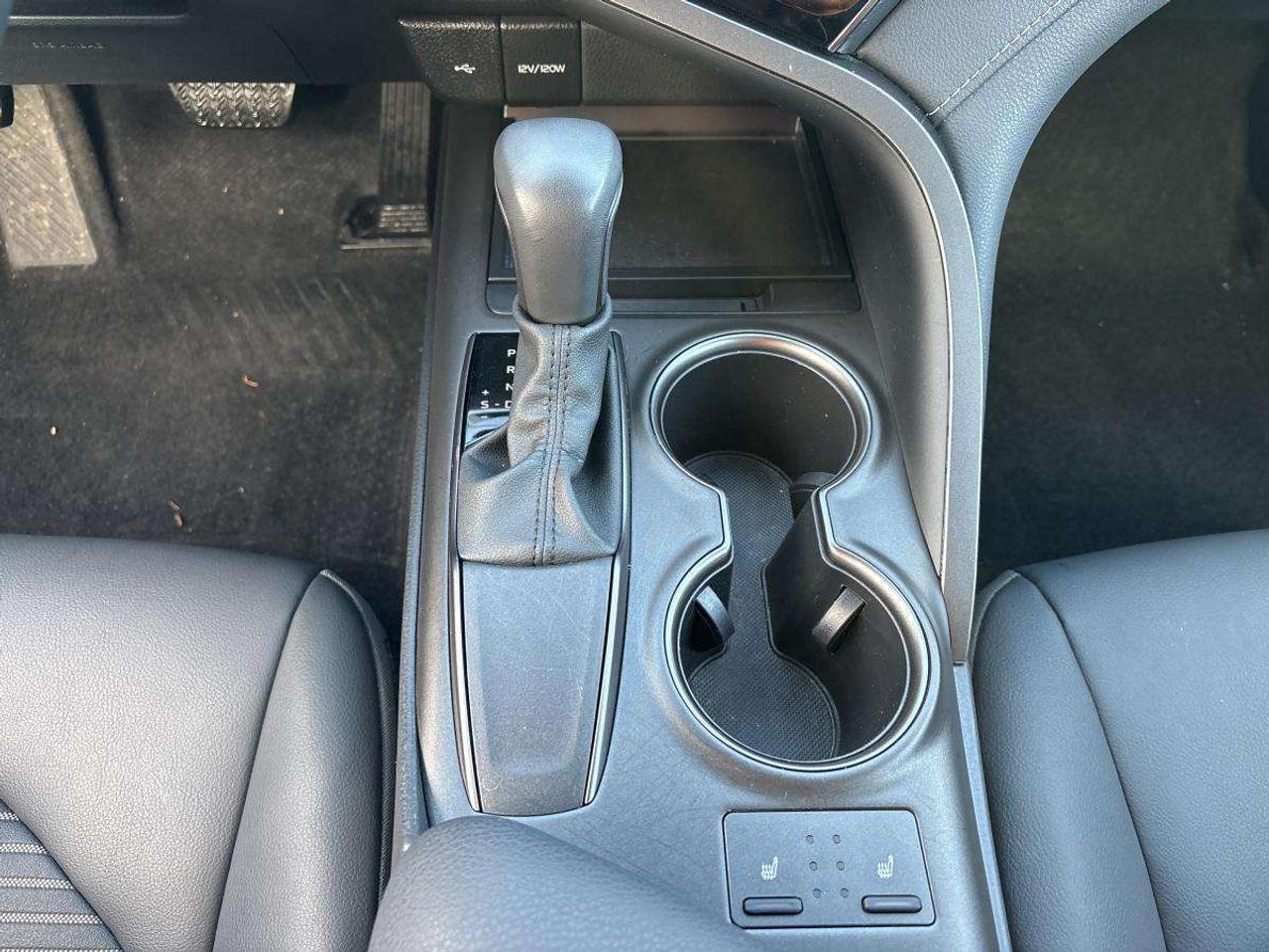 2023 Toyota Camry SE Low Mileage Photo