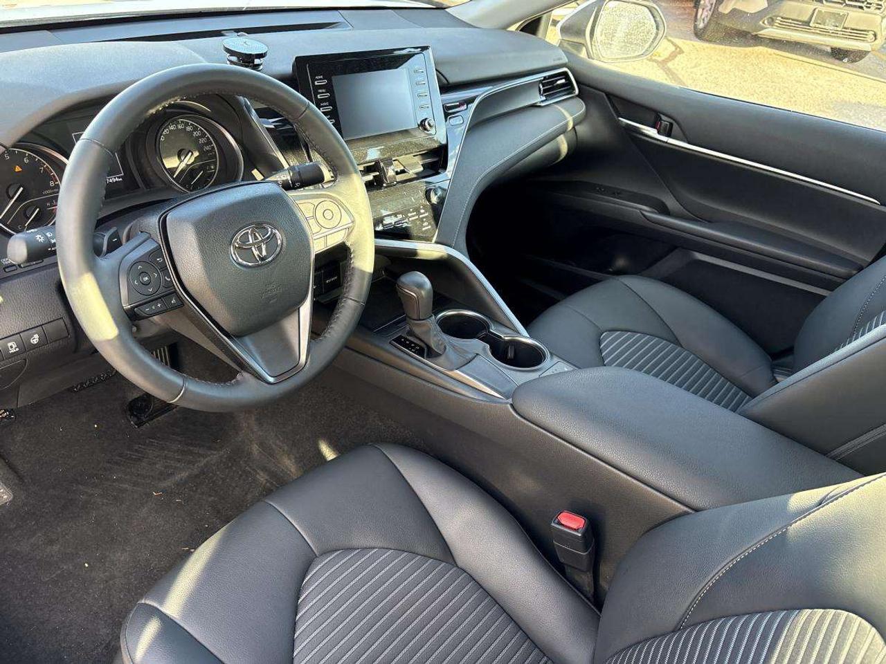 2023 Toyota Camry SE Low Mileage Photo