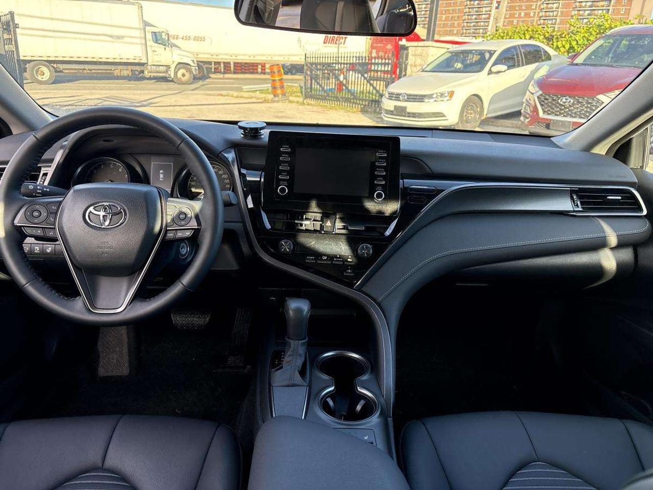 2023 Toyota Camry SE Low Mileage Photo