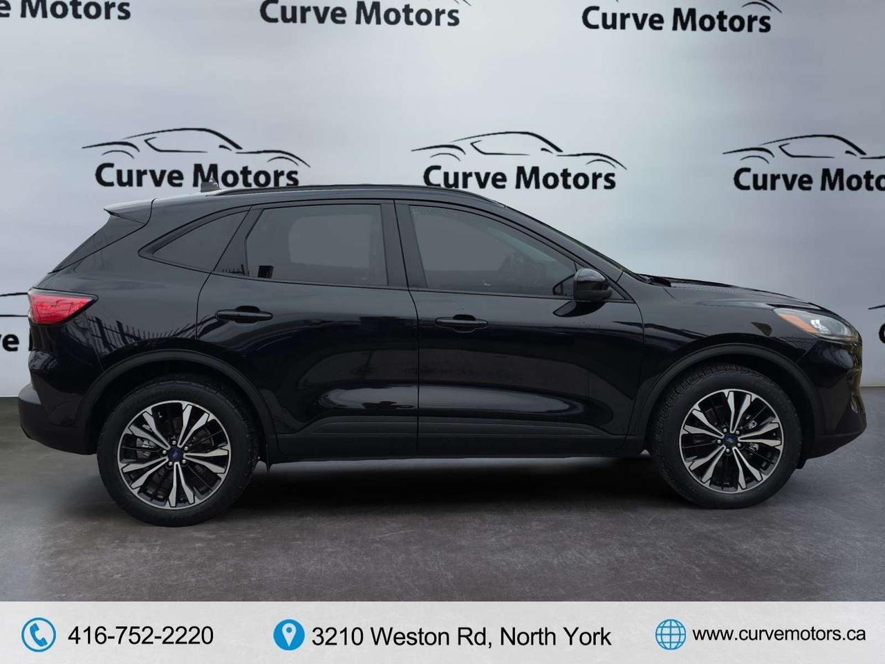 2021 Ford Escape SEL AWD * NO ACCIDENTS / PANORAMIC ROOF / FULL SERVICE HISTORY Photo