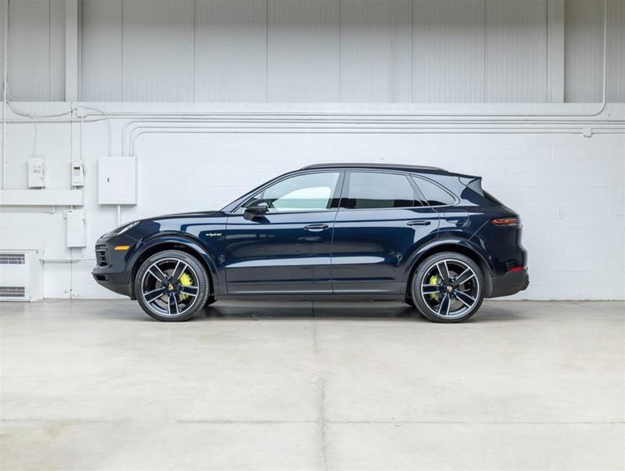 2023 Porsche Cayenne  Photo4