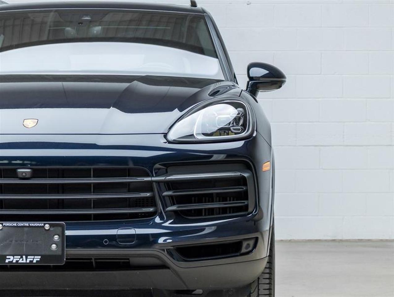 2023 Porsche Cayenne  Photo3