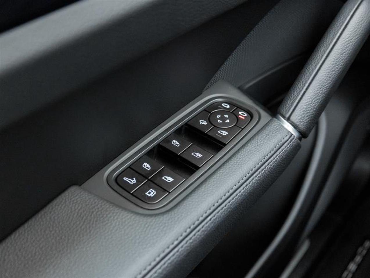 2023 Porsche Cayenne  Photo