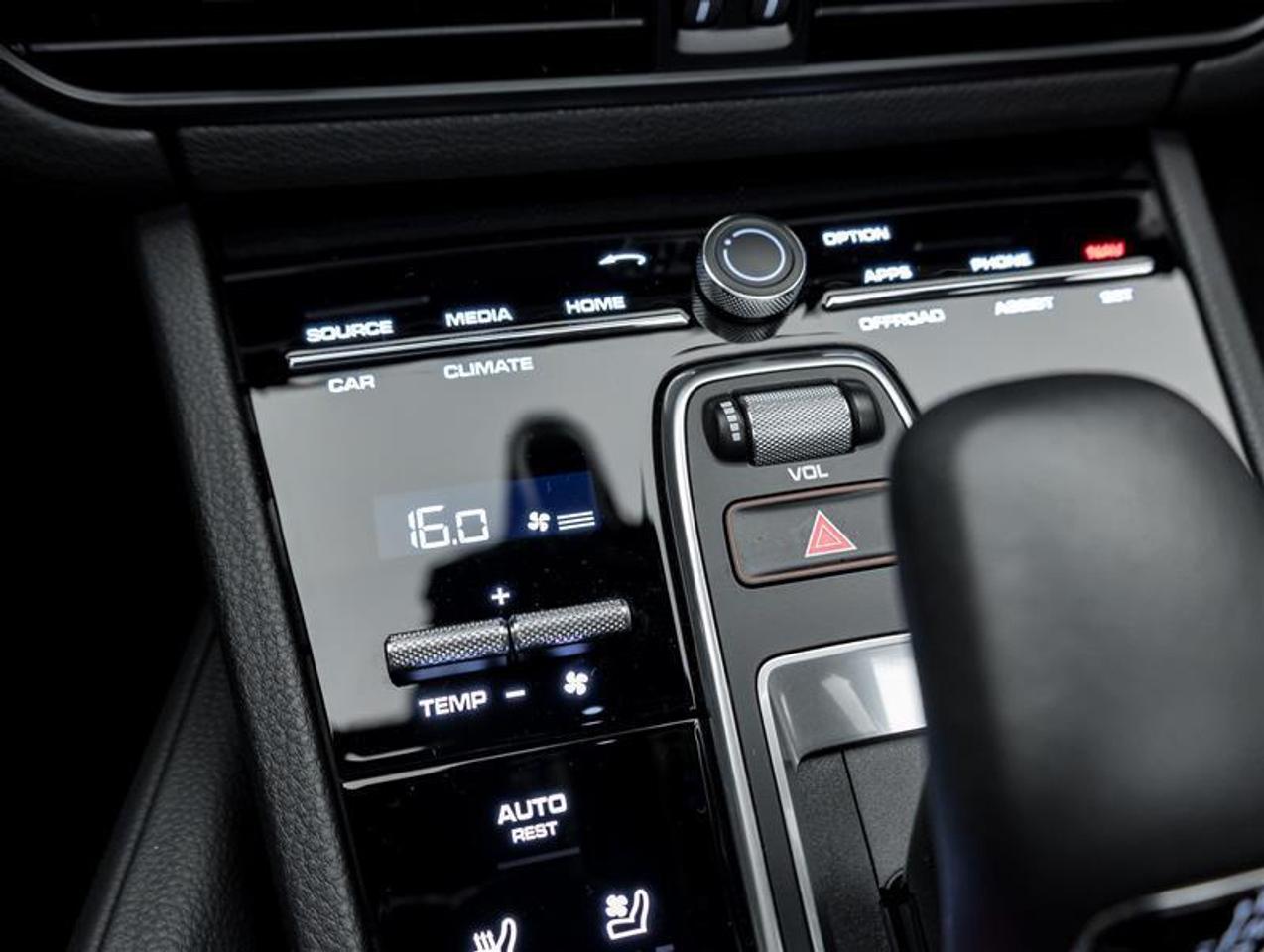 2023 Porsche Cayenne  Photo