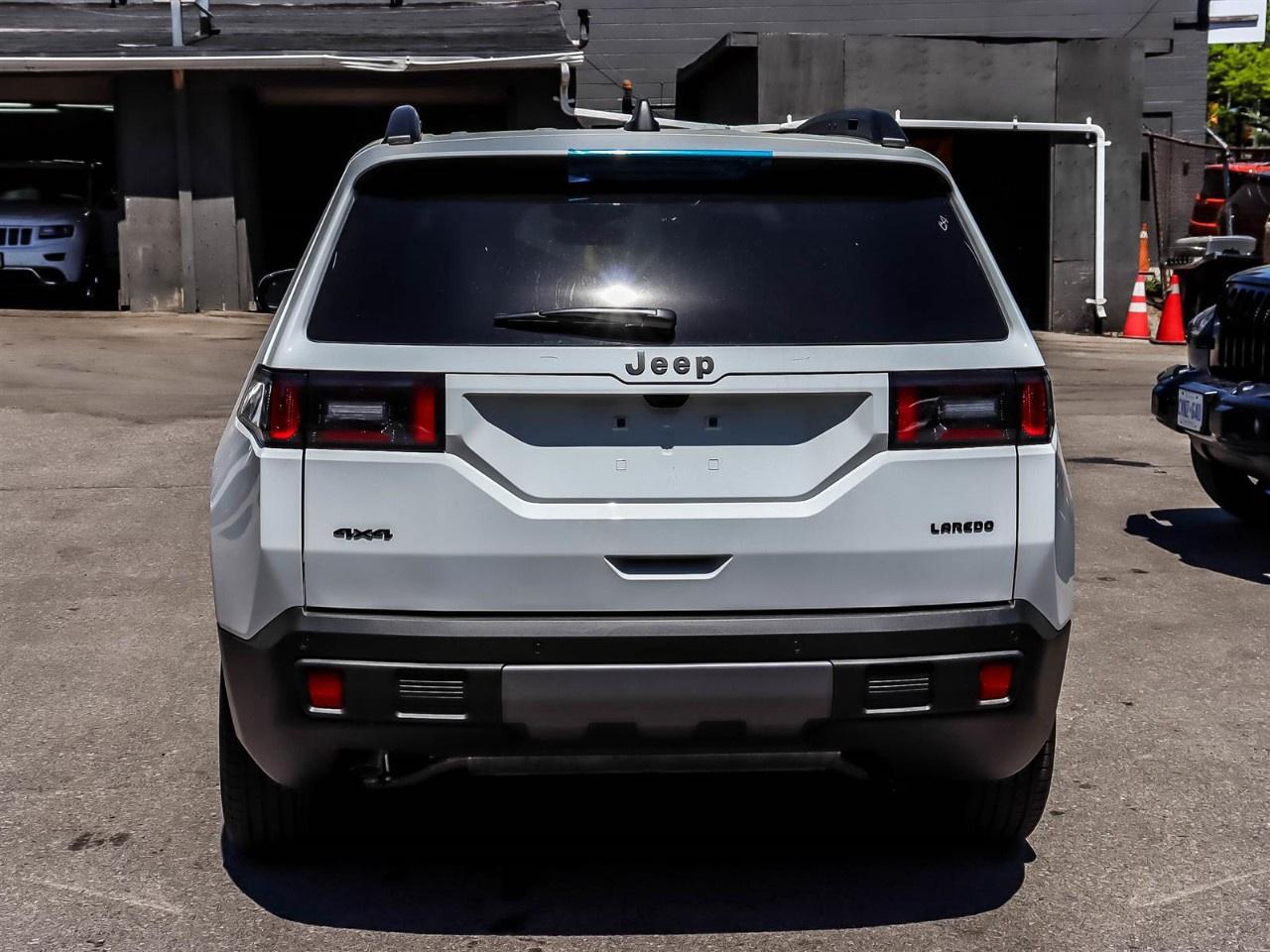 2026 Jeep Cherokee LAREDO 4x4 Photo3
