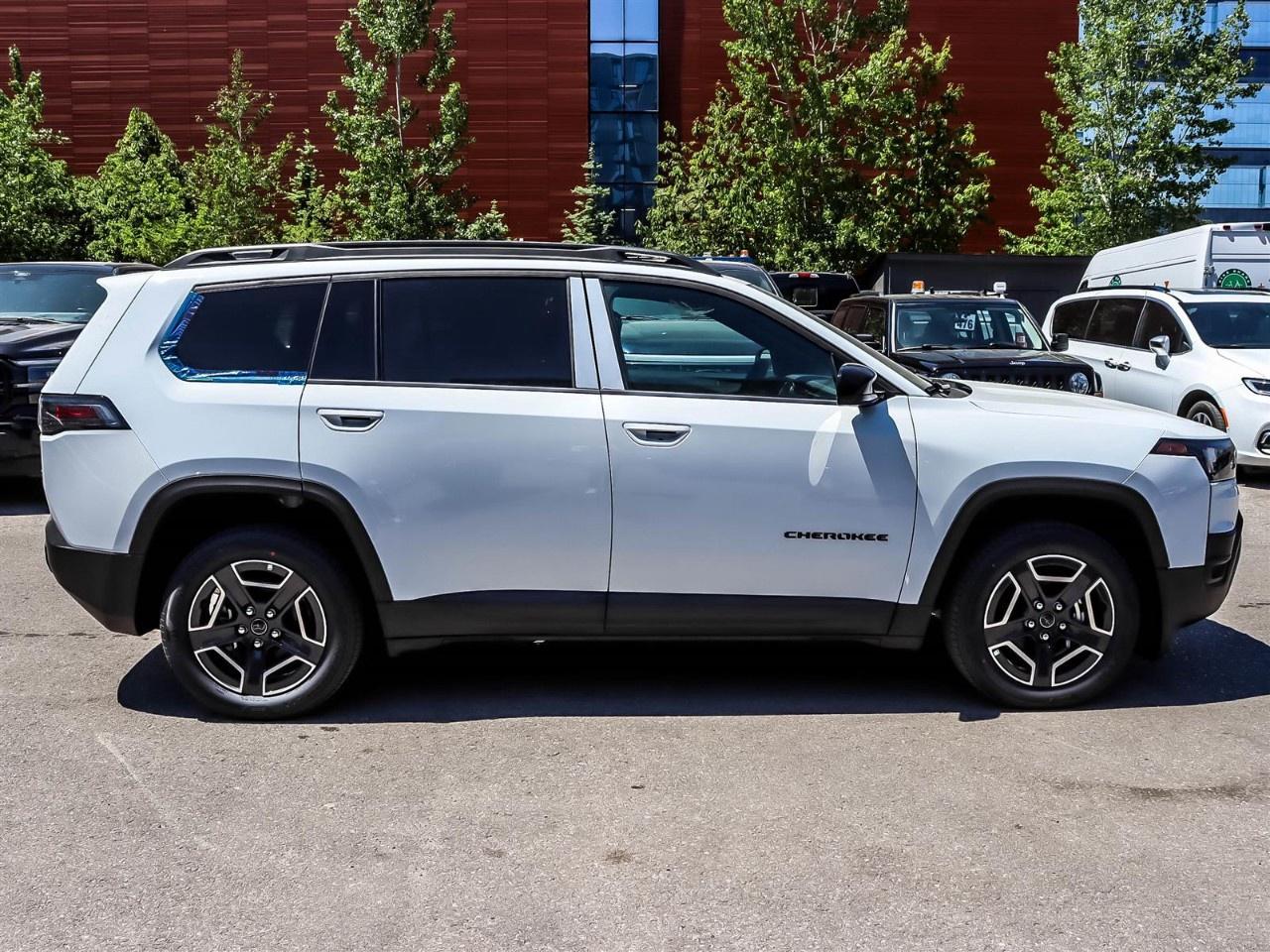 2026 Jeep Cherokee LAREDO 4x4 Photo