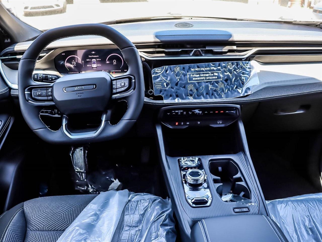 2026 Jeep Cherokee LAREDO 4x4 Photo
