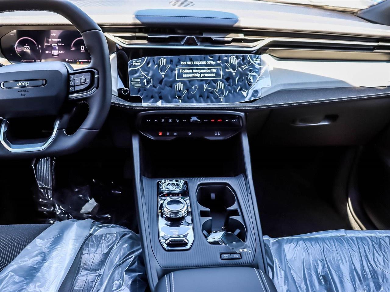 2026 Jeep Cherokee LAREDO 4x4 Photo