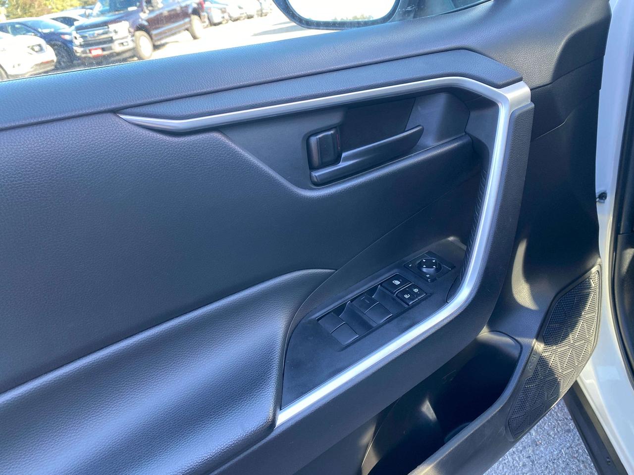 2024 Toyota RAV4 LE, AWD, HEATED CLOTH SEATS! Photo