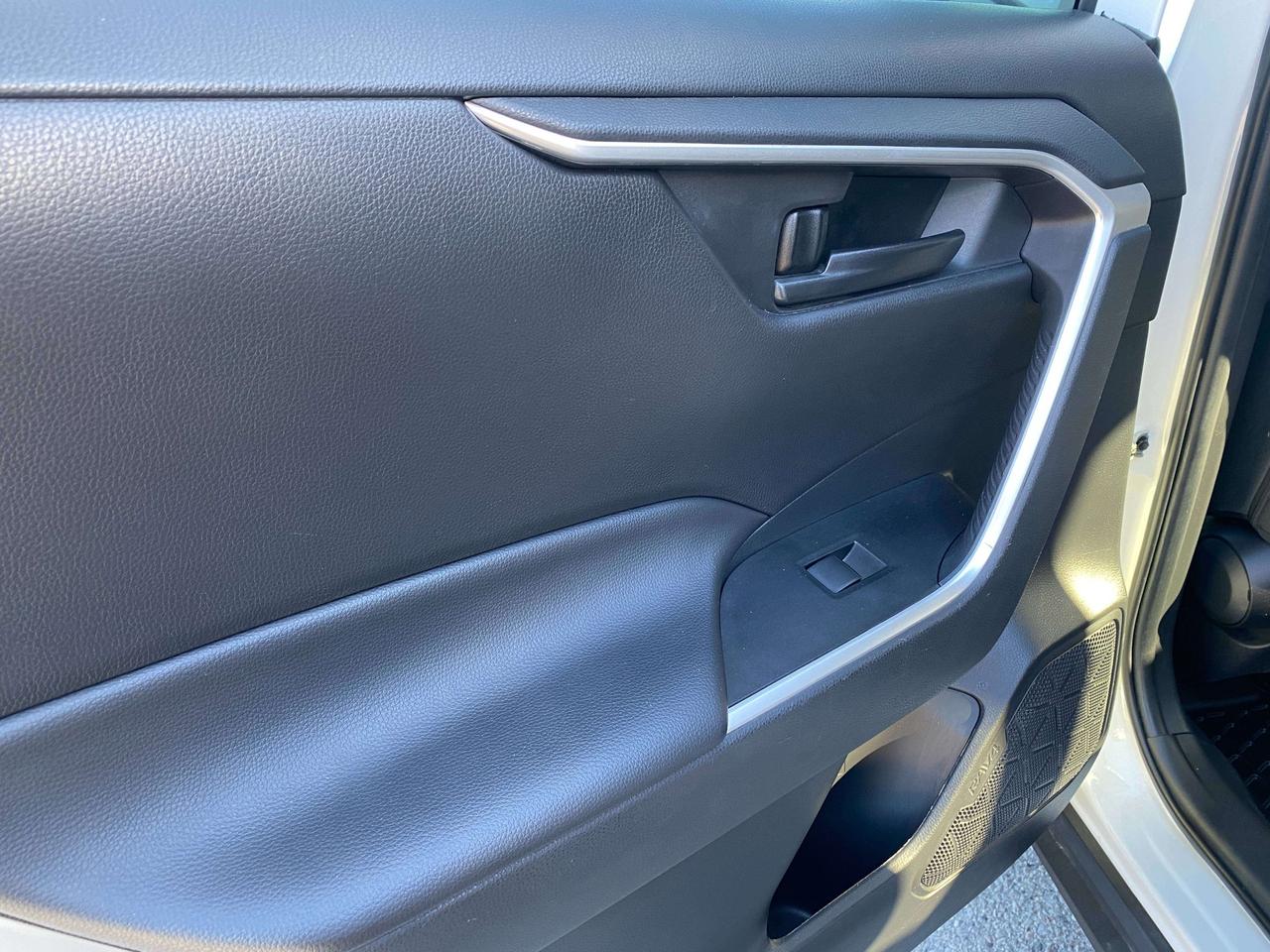 2024 Toyota RAV4 LE, AWD, HEATED CLOTH SEATS! Photo