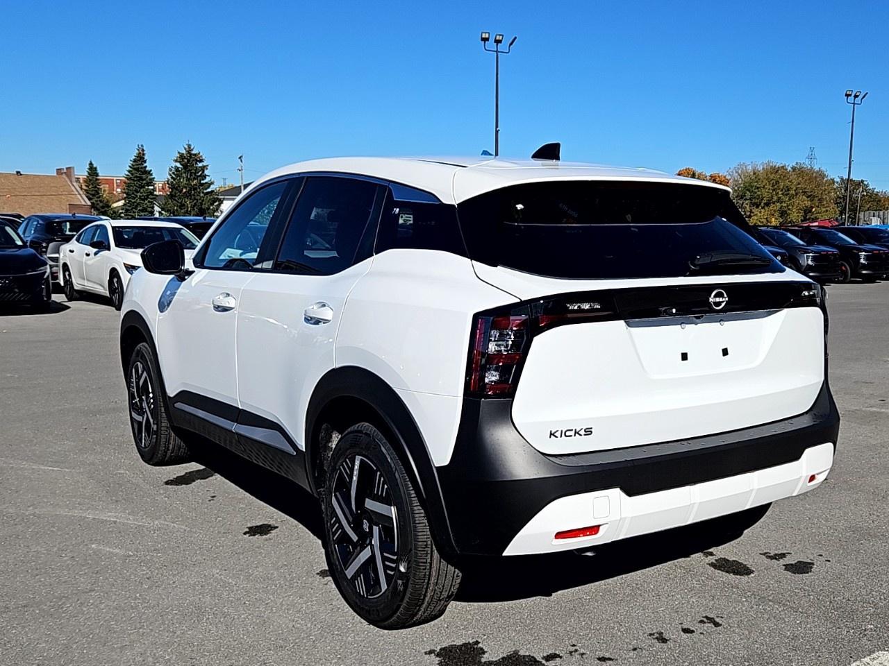2027 Nissan Kicks SV FWD Photo