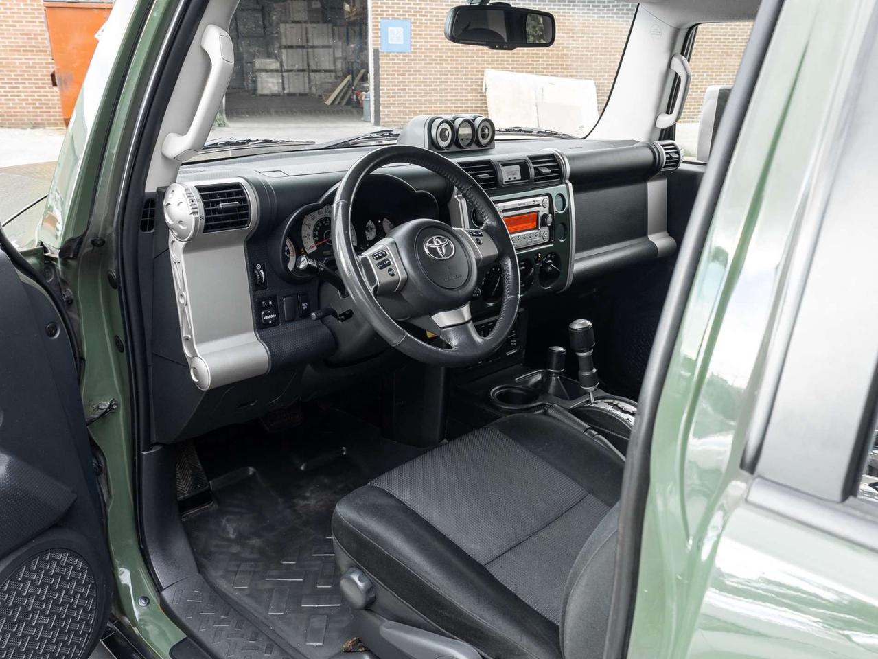 2012 Toyota FJ Cruiser Off Road PKG-Urban PKG-Dealer Serviced-JBL-Rear Diff Lock- Photo