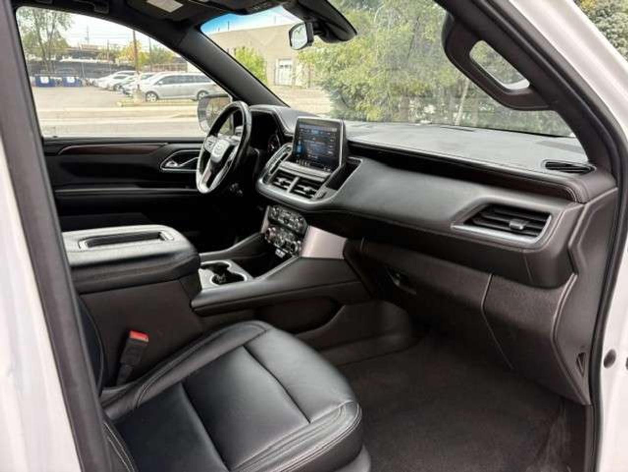 2021 GMC Yukon SLE 4X4 8 PASSENGER-LEATHER-CAM-REMOTE START-22'S Photo