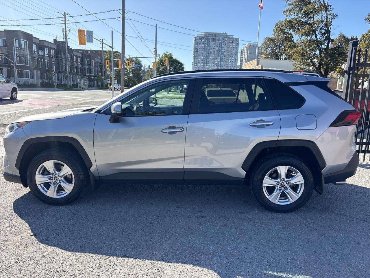 2021 Toyota RAV4 XLE AWD/LOW MILEAGE/CLEAN CARFAX Photo4