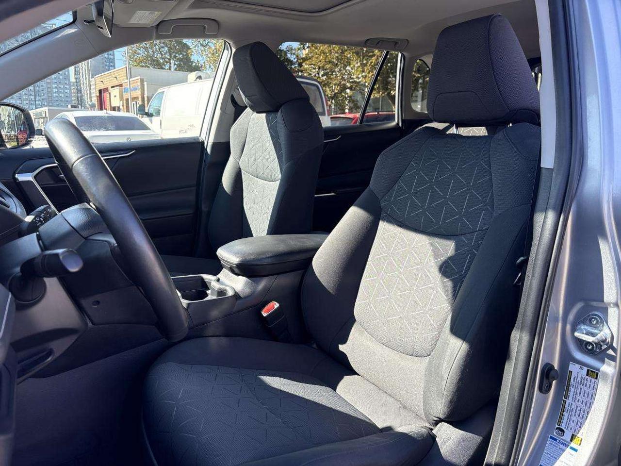 2021 Toyota RAV4 XLE AWD/LOW MILEAGE/CLEAN CARFAX Photo