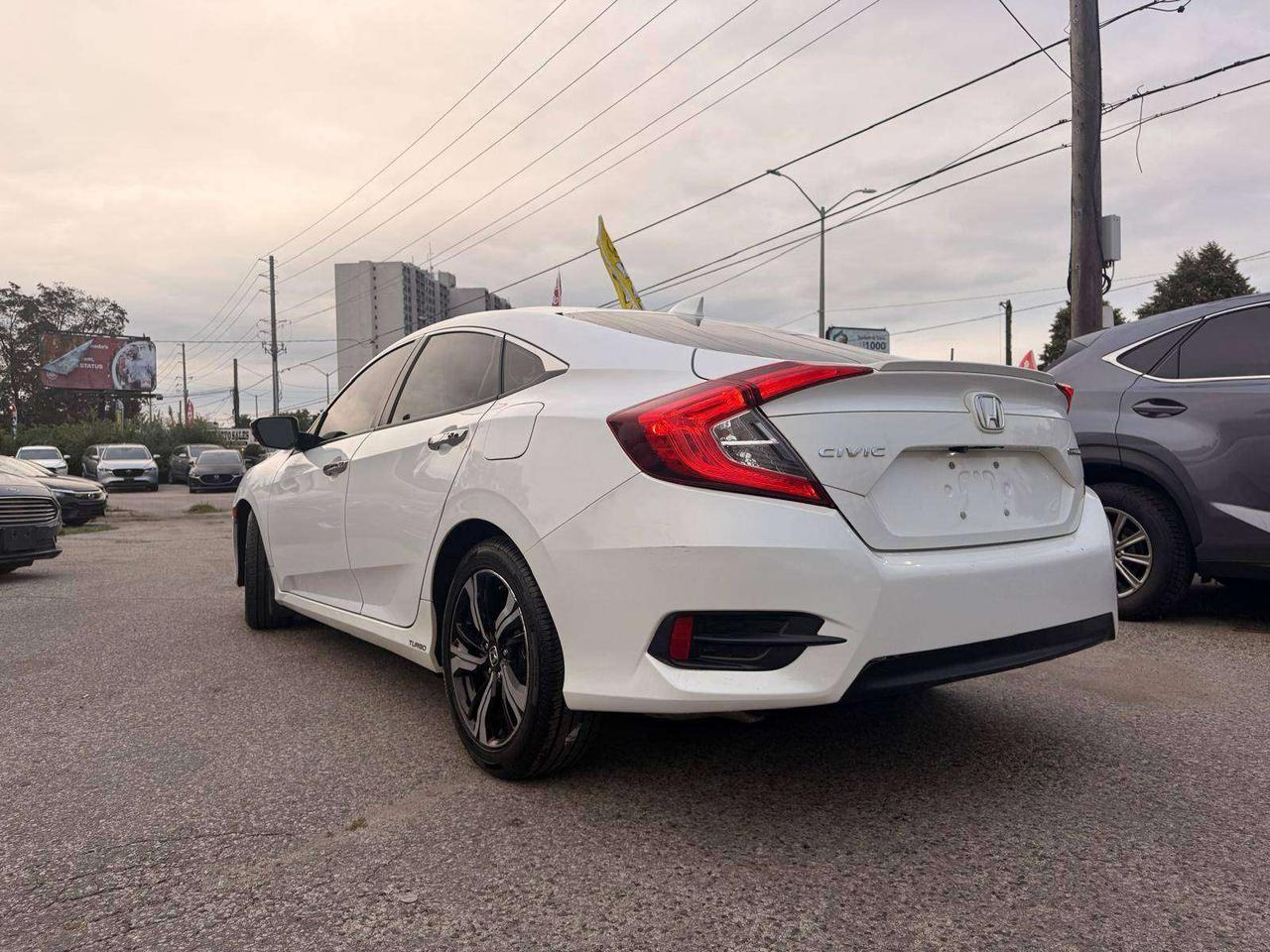 2018 Honda Civic Touring CVT Photo